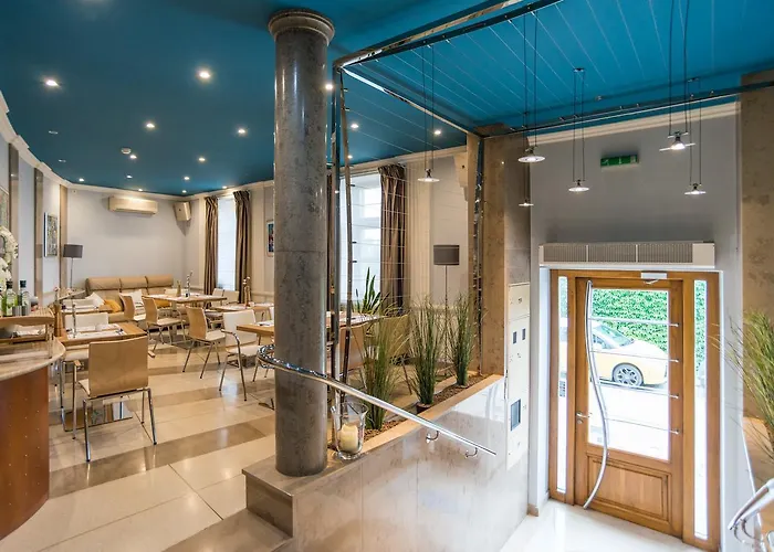 Blue Swan Apartahotel 4*